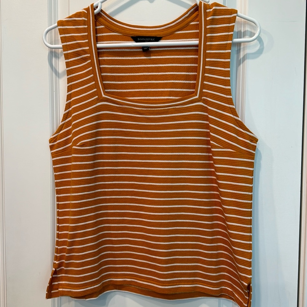 NWOT BANANA REPUBLIC TOP NEVER WORN! 🥰🥰